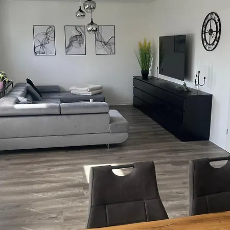 Stilvolles Zuhause Mit Modernem Design Сasa de vacaciones